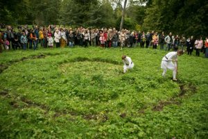 423955_10151423136304762_174983344_n